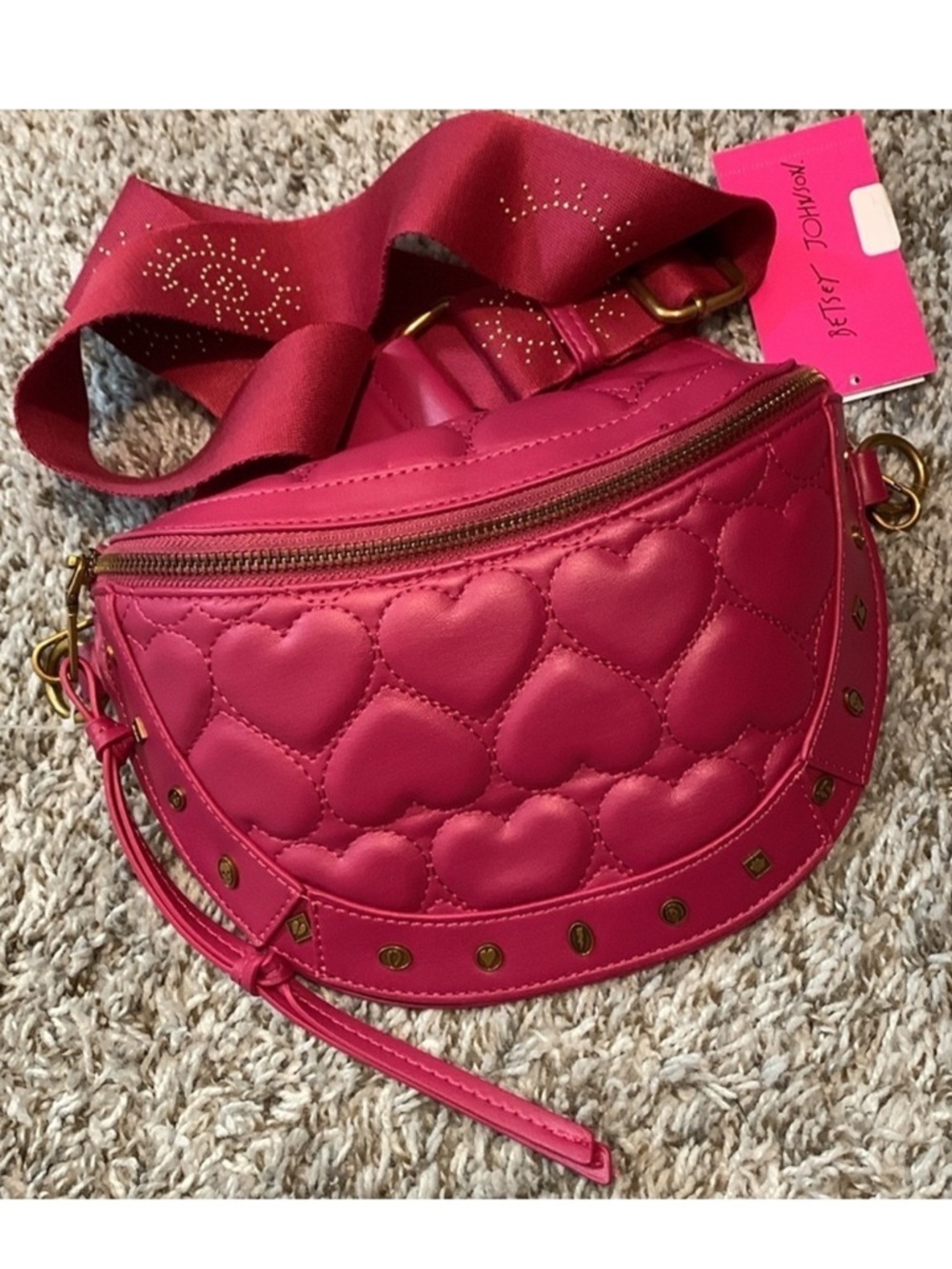 🕊️Betsey Johnson Icon Hearts Sling Bag - Picture 2 of 10